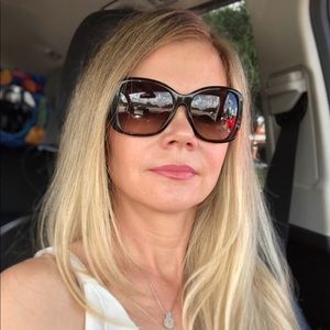 Meet your Posher, Vita